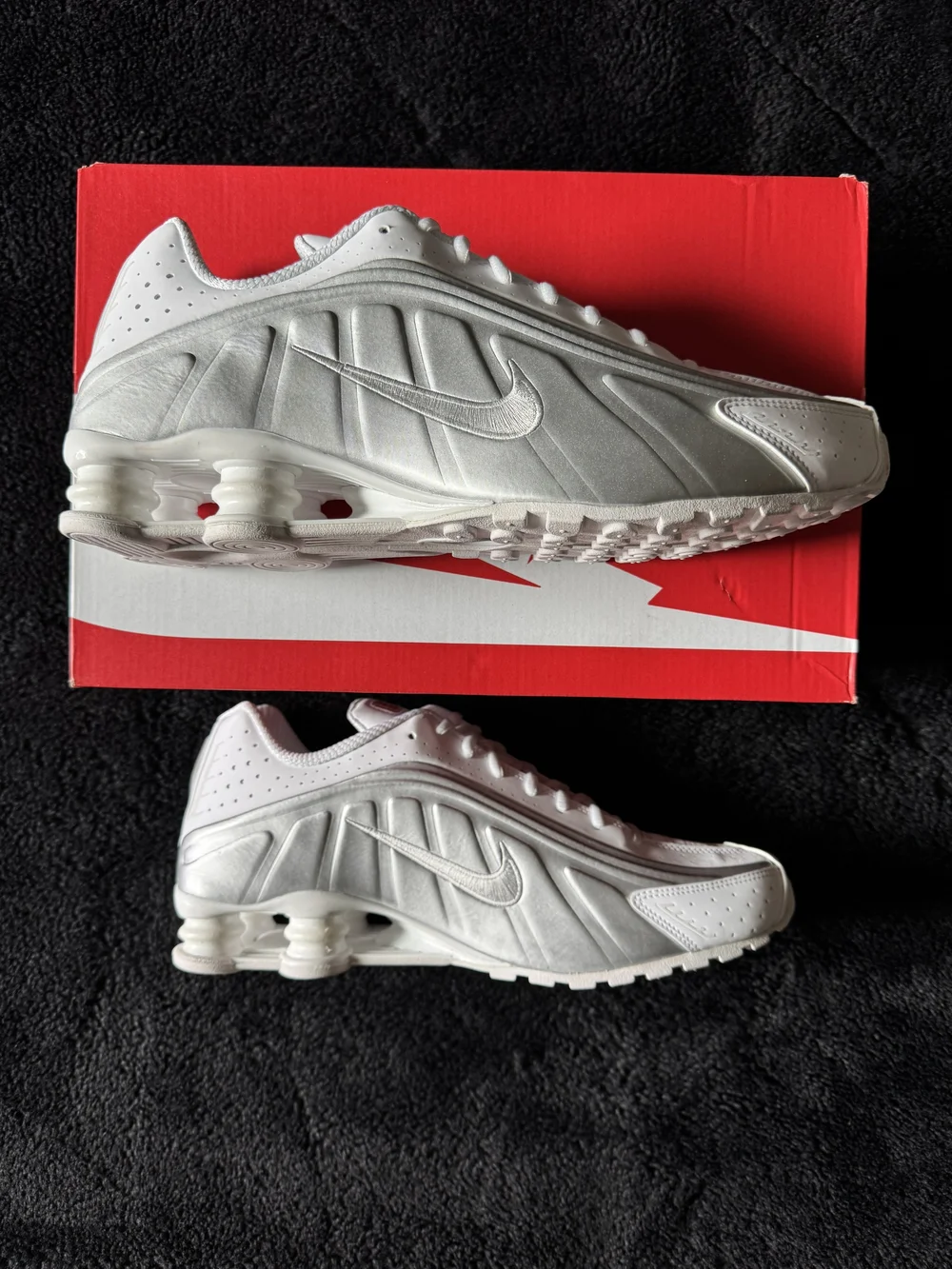 Nike Shox R4. White/Metallic Silver-White Mens Size 12.5 BRAND NEW NEVER WORN - Picture 1 of 6